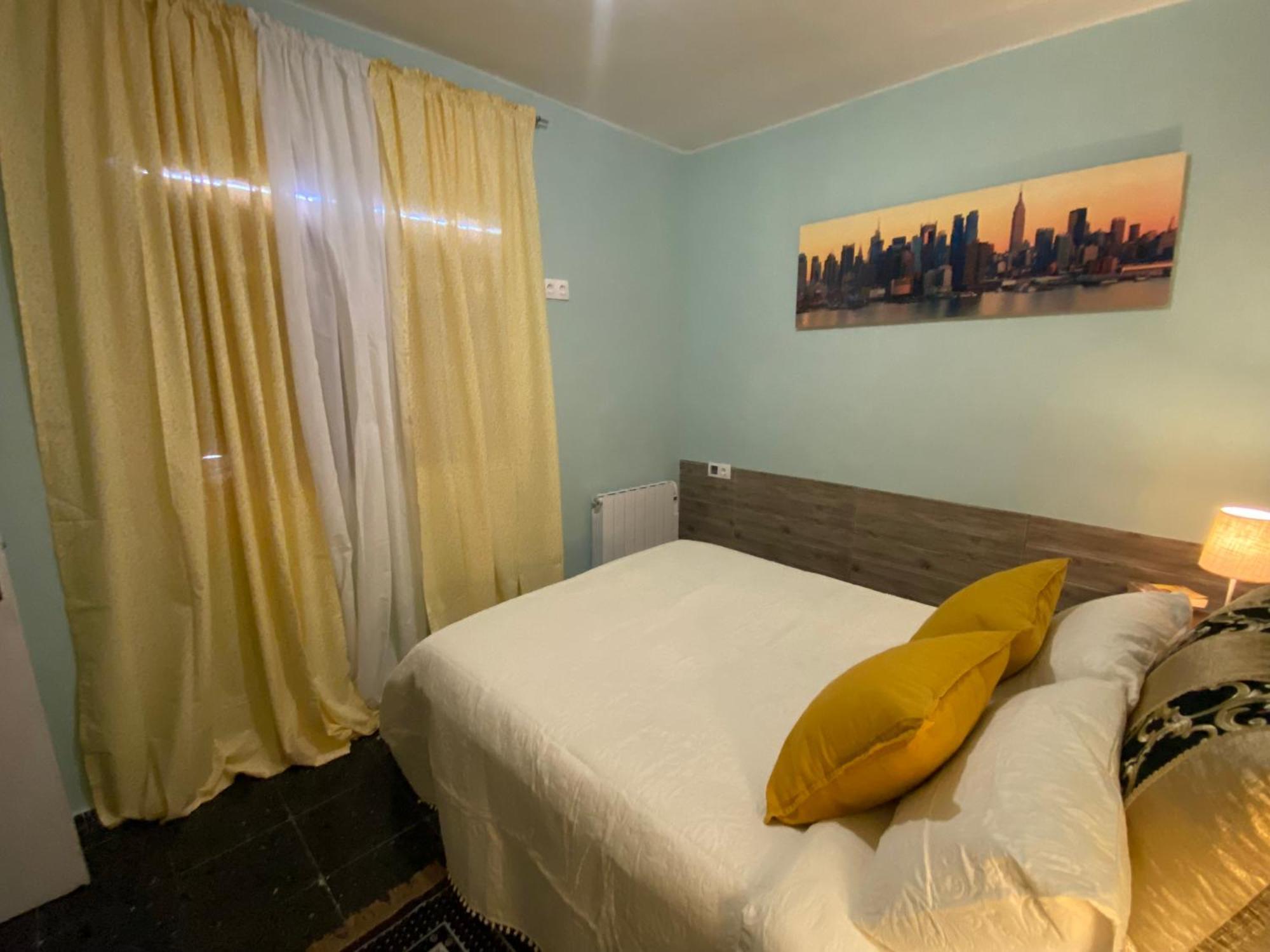 La Casa De Las Hadas Hotel La Reguda ภายนอก รูปภาพ