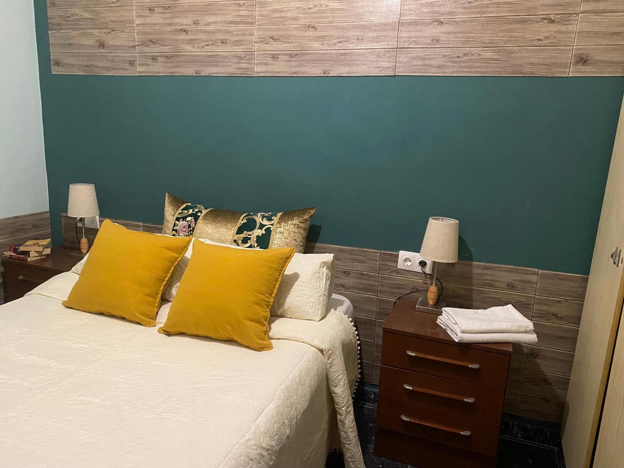 La Casa De Las Hadas Hotel La Reguda ภายนอก รูปภาพ